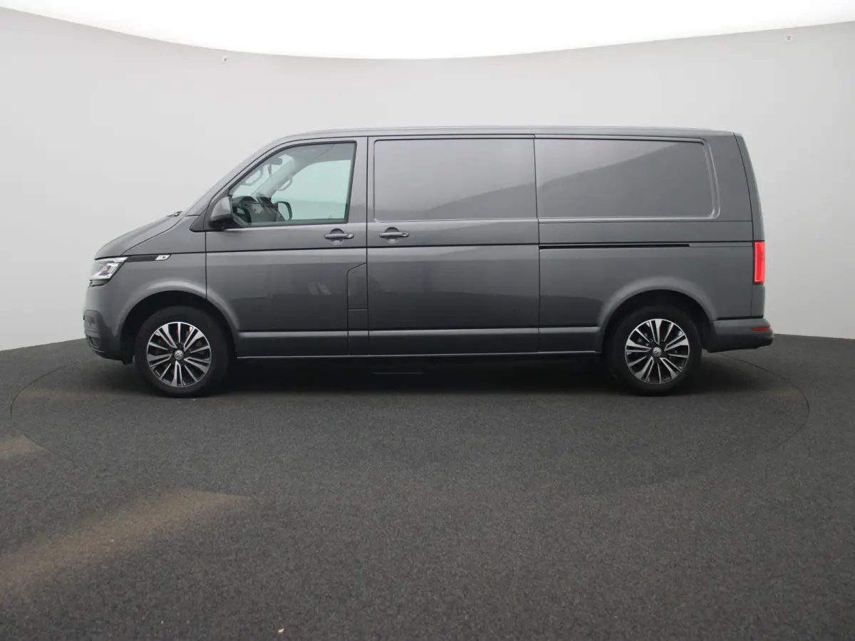 2.0 TDI L2H1 204PK | Automaat | Trekhaak | Multifunctioneel Stuurwiel | Dubbele Schuifdeur | Navigatie | Parkeerhulp Voor + Achter | Cruise Control | LED-Koplampen | LED-Achterlichten | Acht