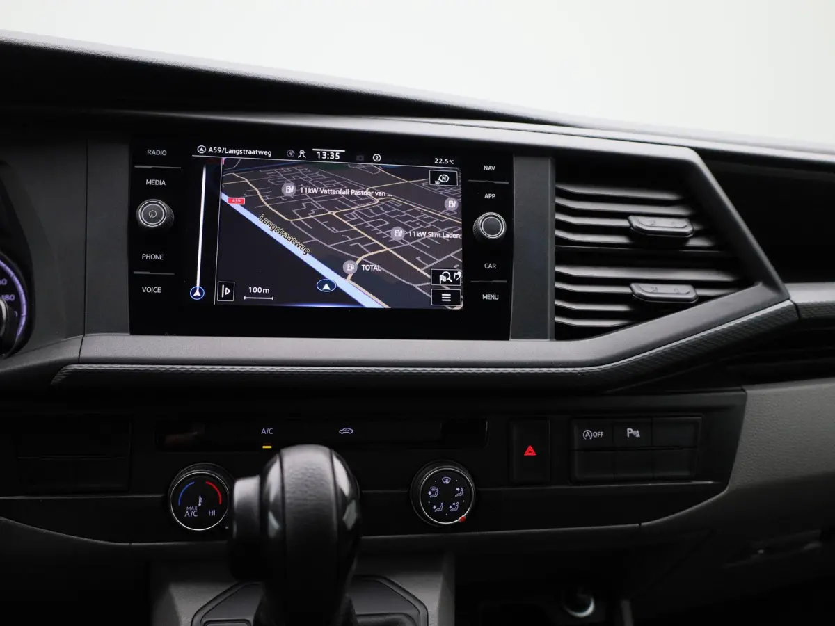 2.0 TDI L2H1 204PK | Automaat | Trekhaak | Multifunctioneel Stuurwiel | Dubbele Schuifdeur | Navigatie | Parkeerhulp Voor + Achter | Cruise Control | LED-Koplampen | LED-Achterlichten | Acht