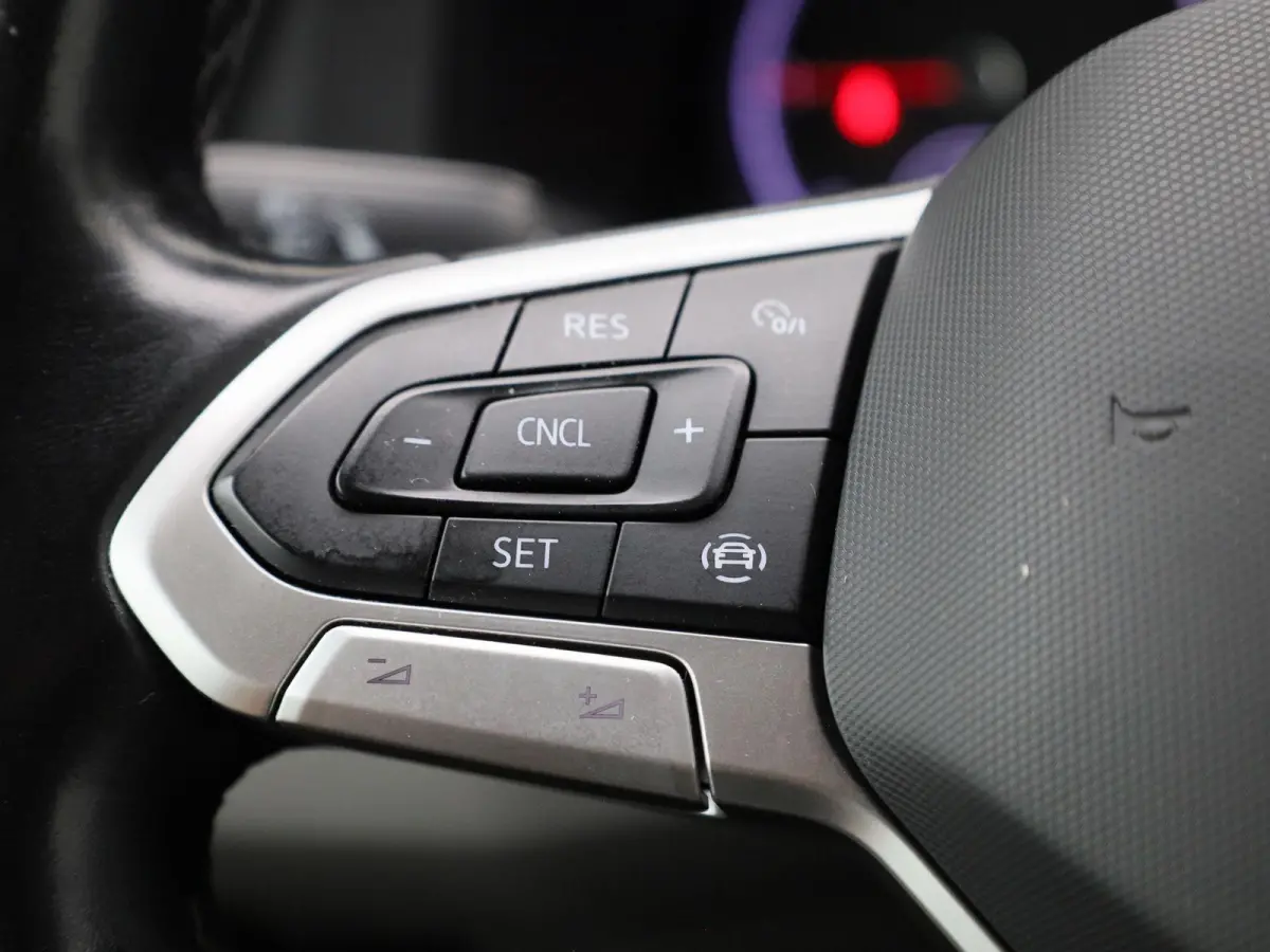 2.0 TDI L2H1 204PK | Automaat | Trekhaak | Multifunctioneel Stuurwiel | Dubbele Schuifdeur | Navigatie | Parkeerhulp Voor + Achter | Cruise Control | LED-Koplampen | LED-Achterlichten | Acht