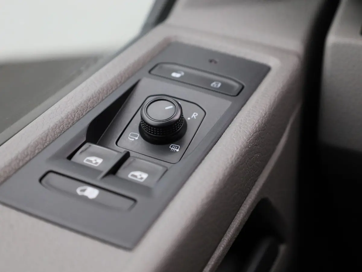 2.0 TDI L2H1 204PK | Automaat | Trekhaak | Multifunctioneel Stuurwiel | Dubbele Schuifdeur | Navigatie | Parkeerhulp Voor + Achter | Cruise Control | LED-Koplampen | LED-Achterlichten | Acht