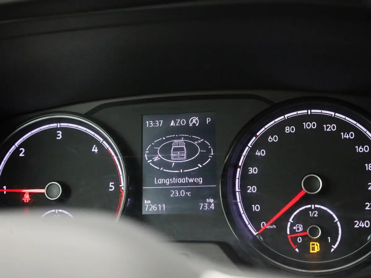2.0 TDI L2H1 204PK | Automaat | Trekhaak | Multifunctioneel Stuurwiel | Dubbele Schuifdeur | Navigatie | Parkeerhulp Voor + Achter | Cruise Control | LED-Koplampen | LED-Achterlichten | Acht