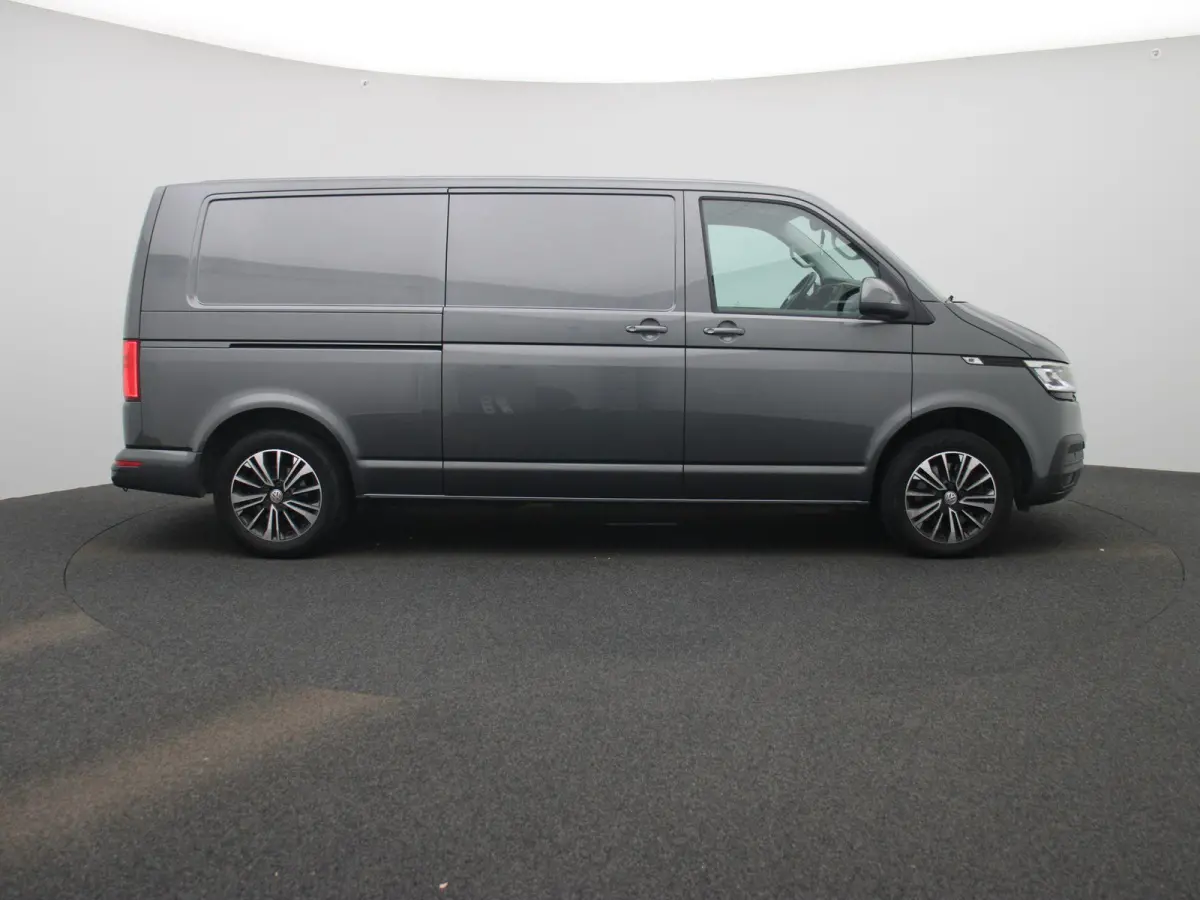 2.0 TDI L2H1 204PK | Automaat | Trekhaak | Multifunctioneel Stuurwiel | Dubbele Schuifdeur | Navigatie | Parkeerhulp Voor + Achter | Cruise Control | LED-Koplampen | LED-Achterlichten | Acht