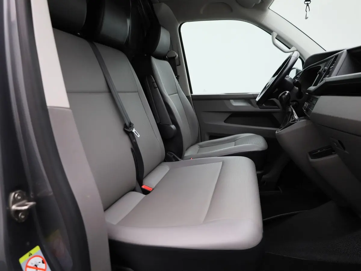 2.0 TDI L2H1 204PK | Automaat | Trekhaak | Multifunctioneel Stuurwiel | Dubbele Schuifdeur | Navigatie | Parkeerhulp Voor + Achter | Cruise Control | LED-Koplampen | LED-Achterlichten | Acht