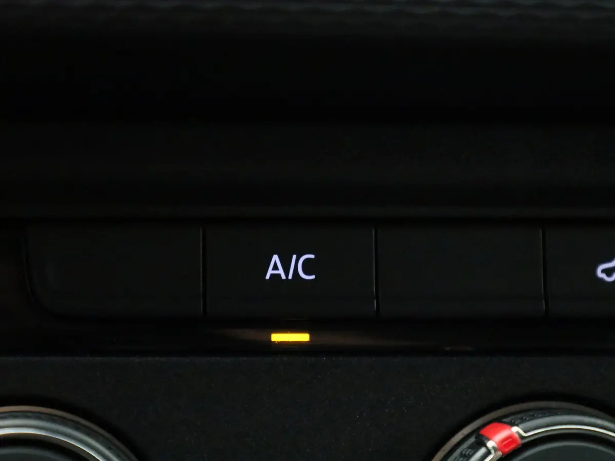 2.0 TDI L2H1 204PK | Automaat | Trekhaak | Multifunctioneel Stuurwiel | Dubbele Schuifdeur | Navigatie | Parkeerhulp Voor + Achter | Cruise Control | LED-Koplampen | LED-Achterlichten | Acht