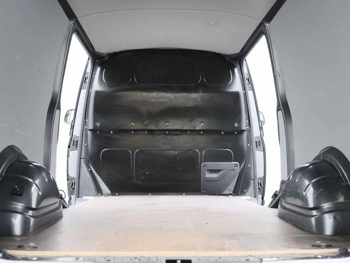 2.0 TDI L2H1 204PK | Automaat | Trekhaak | Multifunctioneel Stuurwiel | Dubbele Schuifdeur | Navigatie | Parkeerhulp Voor + Achter | Cruise Control | LED-Koplampen | LED-Achterlichten | Acht