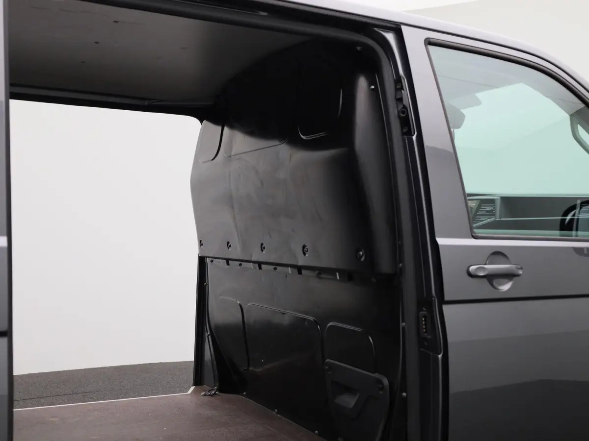 2.0 TDI L2H1 204PK | Automaat | Trekhaak | Multifunctioneel Stuurwiel | Dubbele Schuifdeur | Navigatie | Parkeerhulp Voor + Achter | Cruise Control | LED-Koplampen | LED-Achterlichten | Acht