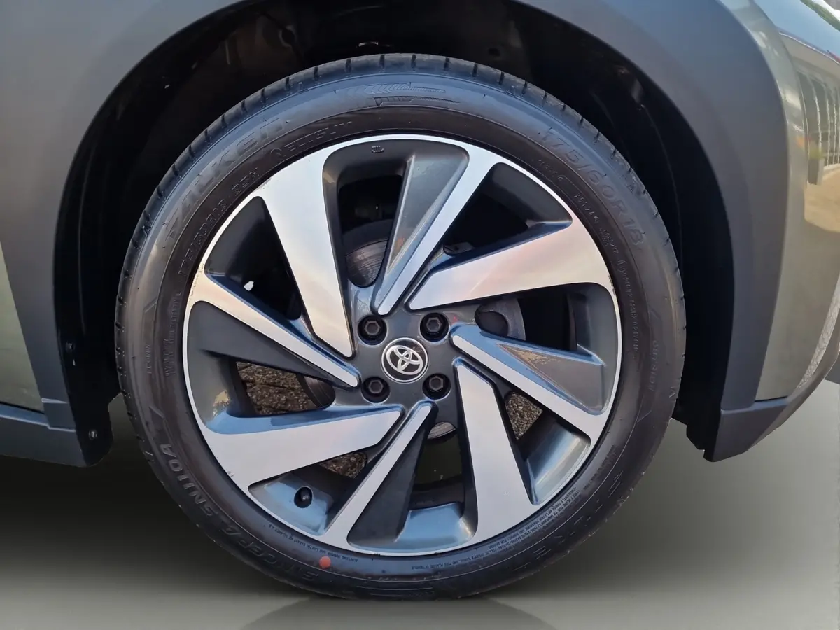1.0 VVT-i S-CVT Envy