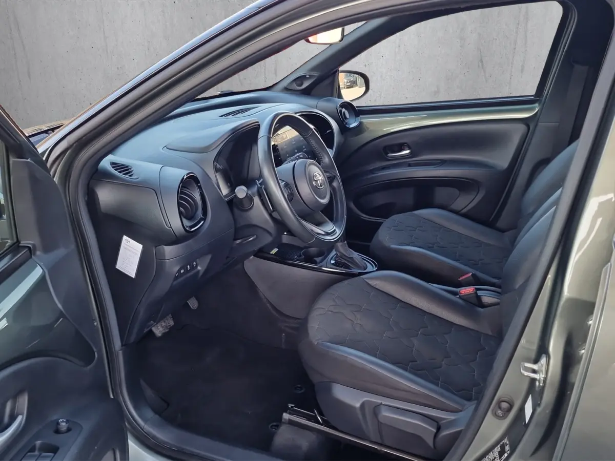 1.0 VVT-i S-CVT Envy