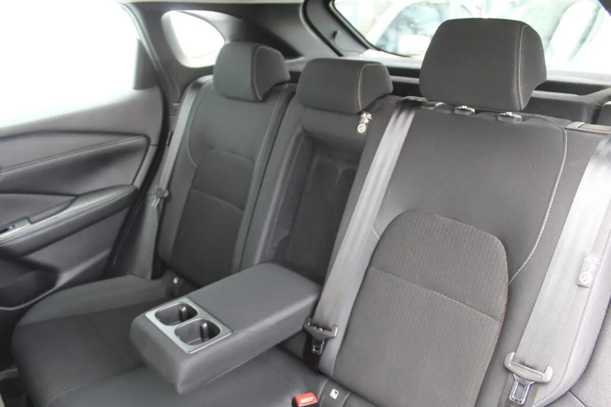 1.3 MHEV Visia 360 camera l Dodehoek sensor l Keyless entry l AppleCarPlay/AndroidAuto l Navi l Airco l Cruise control
