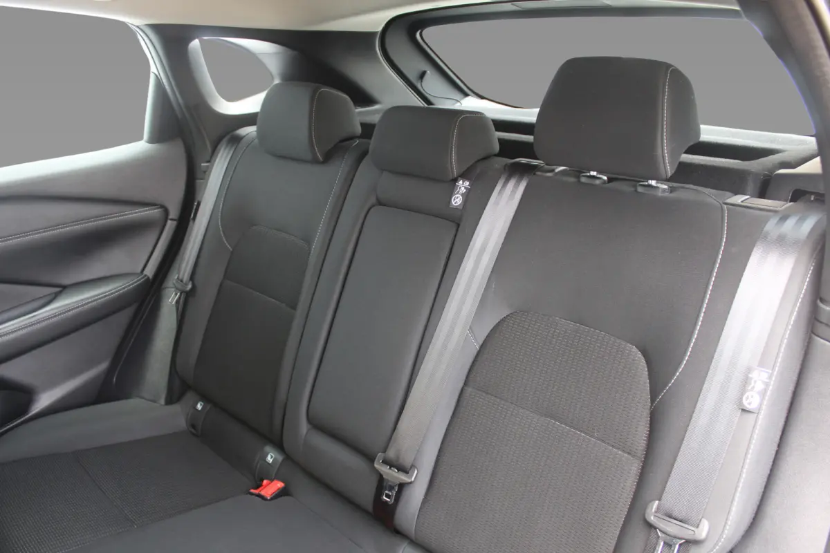 1.3 MHEV Visia 360 camera l Dodehoek sensor l Keyless entry l AppleCarPlay/AndroidAuto l Navi l Airco l Cruise control