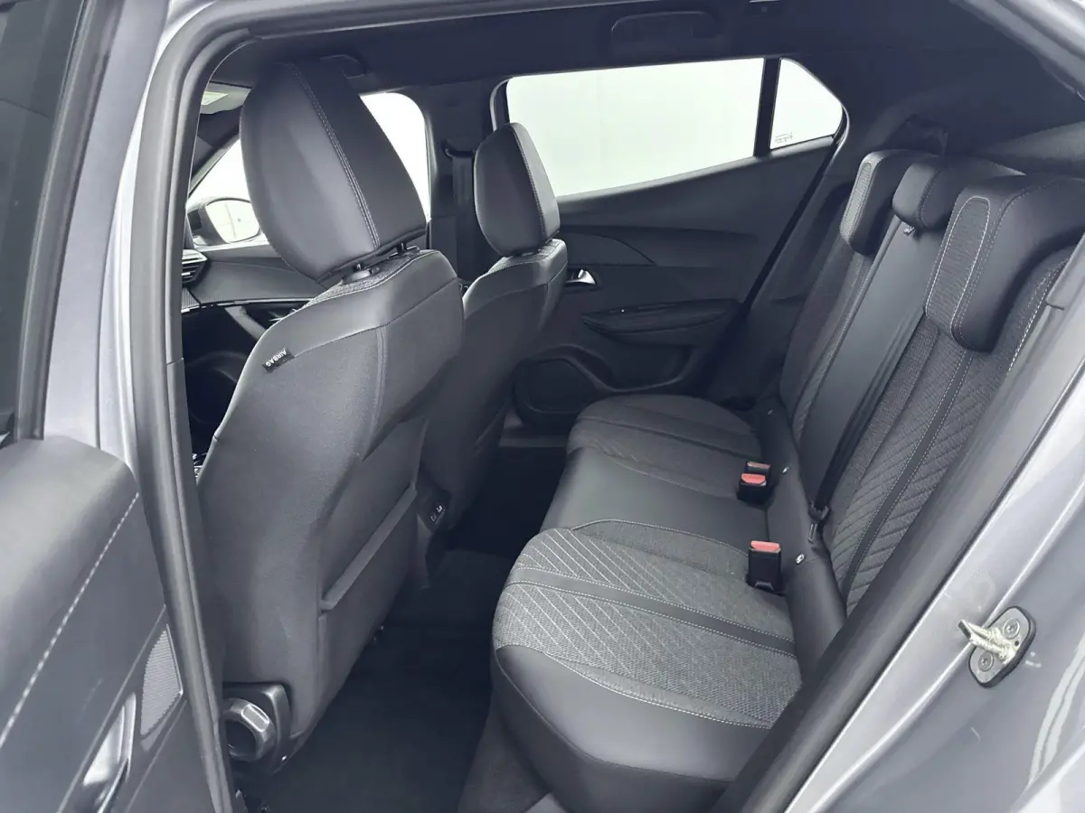 SUV 100pk Allure | Navigatie | Parkeersensoren V+A | Carplay | Rijstrooksensor met Correctie