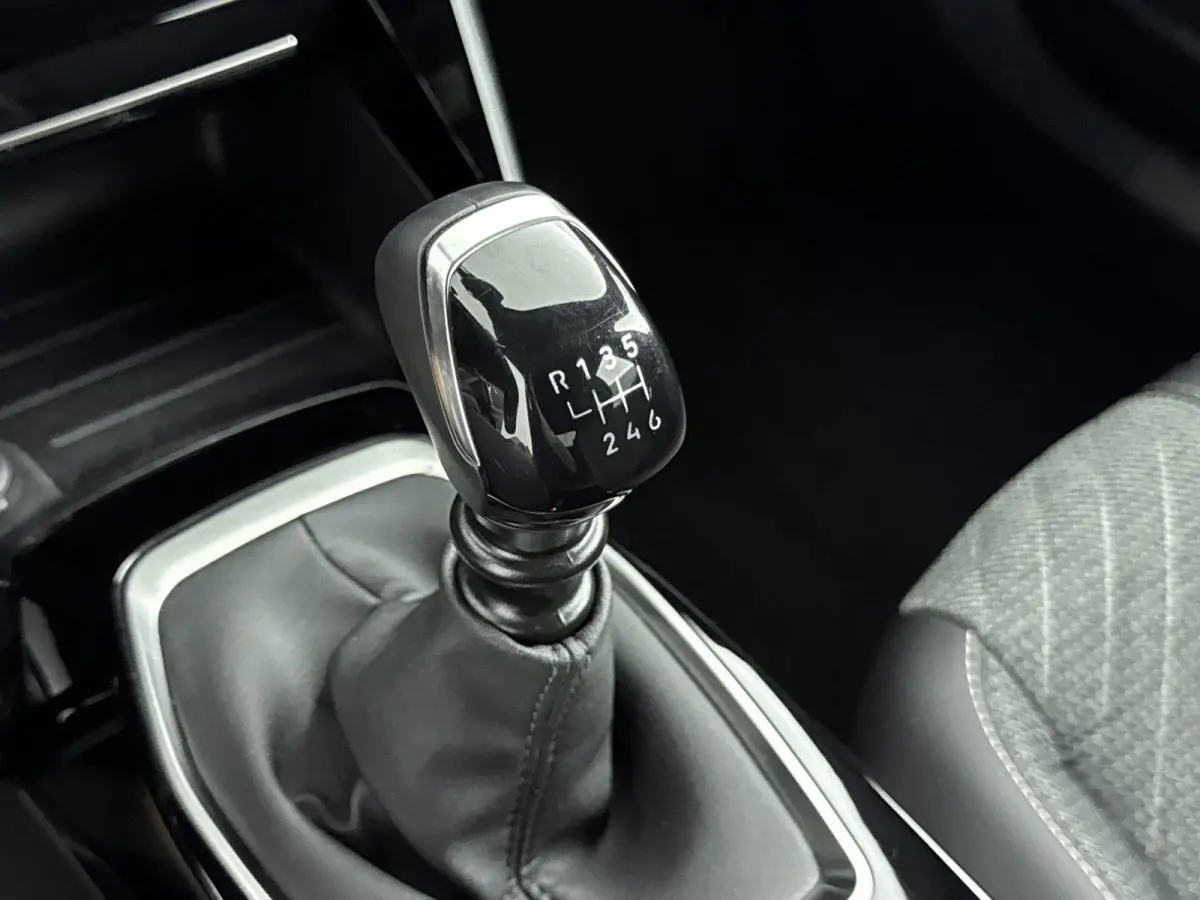 SUV 100pk Allure | Navigatie | Parkeersensoren V+A | Carplay | Rijstrooksensor met Correctie