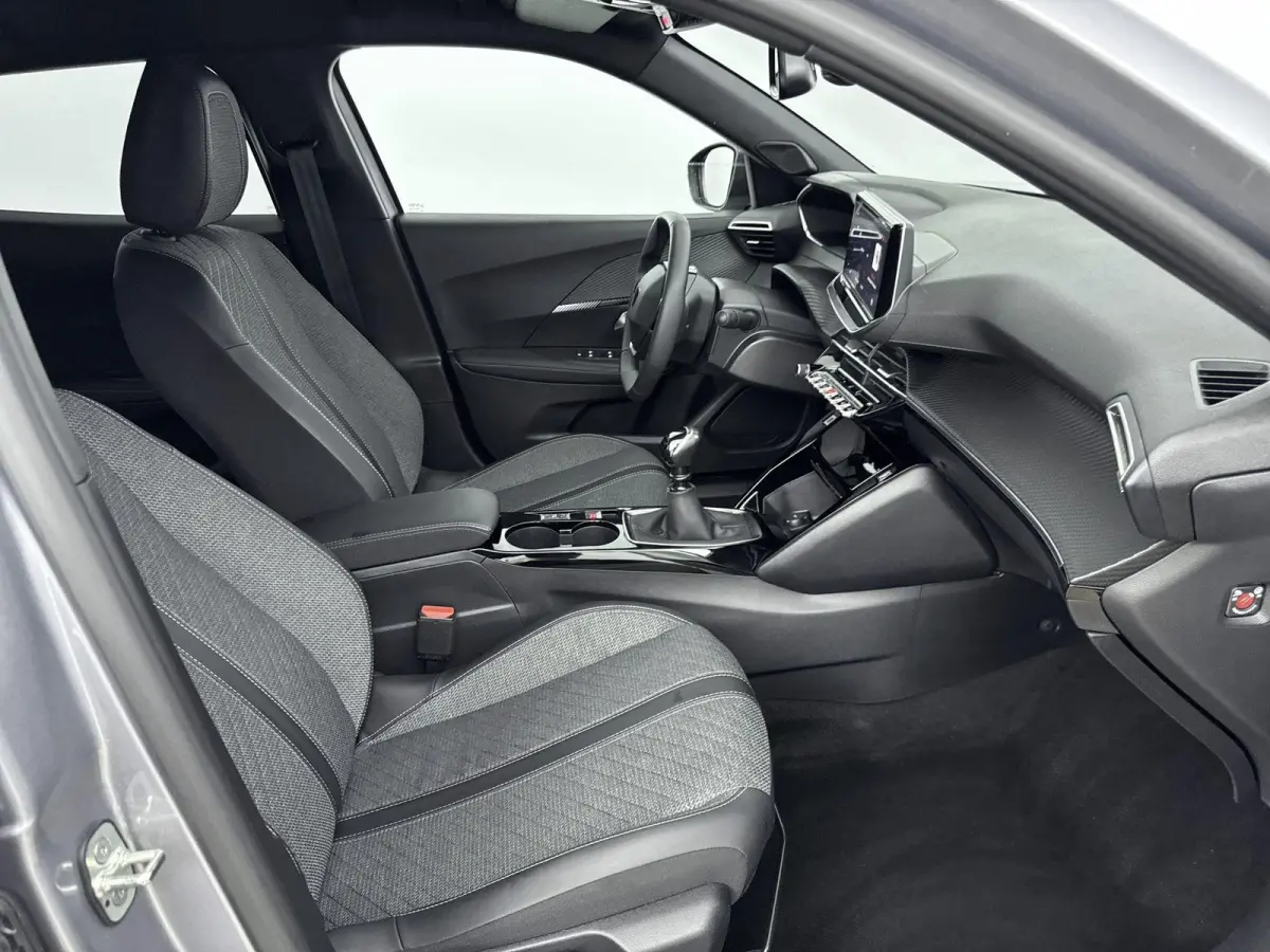 SUV 100pk Allure | Navigatie | Parkeersensoren V+A | Carplay | Rijstrooksensor met Correctie