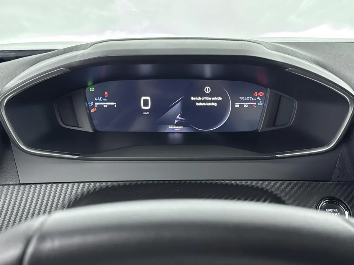 SUV 100pk Allure | Navigatie | Parkeersensoren V+A | Carplay | Rijstrooksensor met Correctie