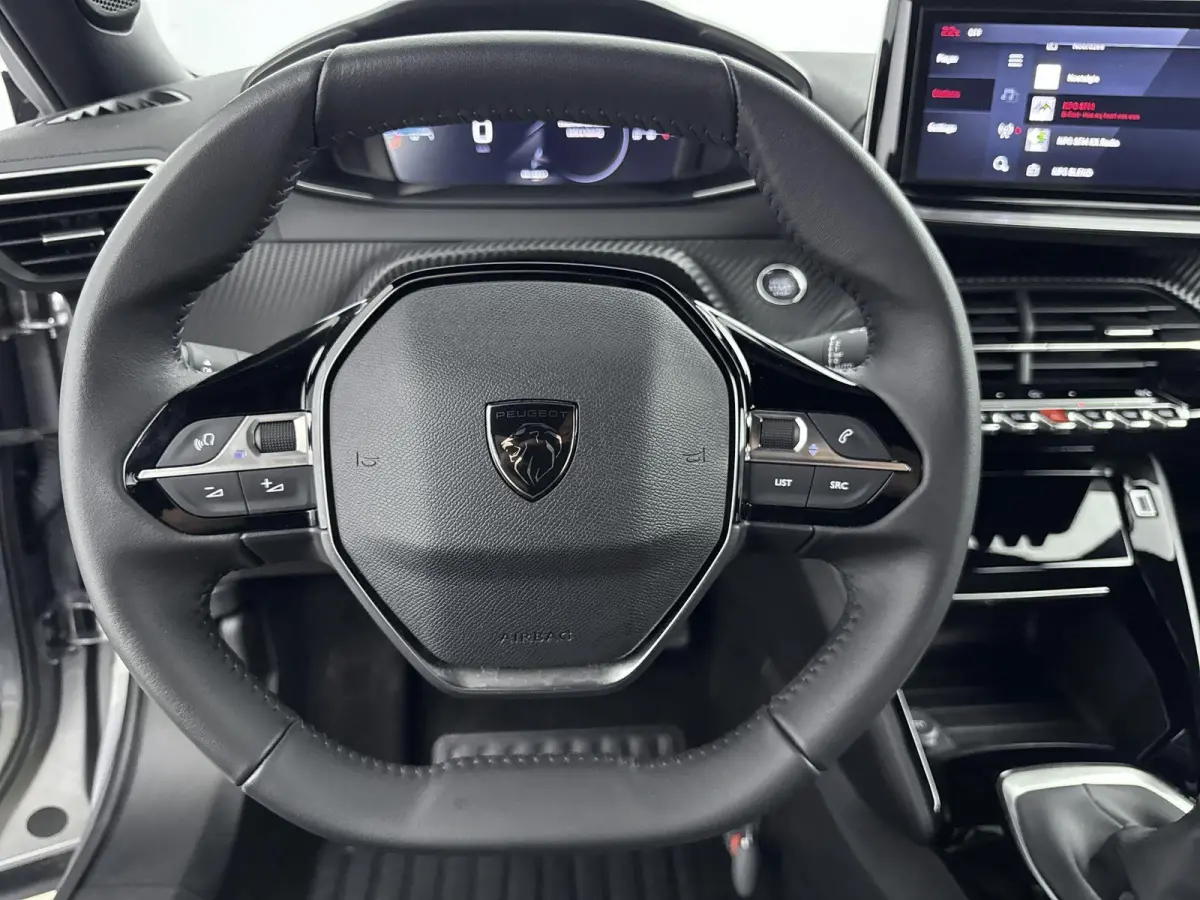 SUV 100pk Allure | Navigatie | Parkeersensoren V+A | Carplay | Rijstrooksensor met Correctie