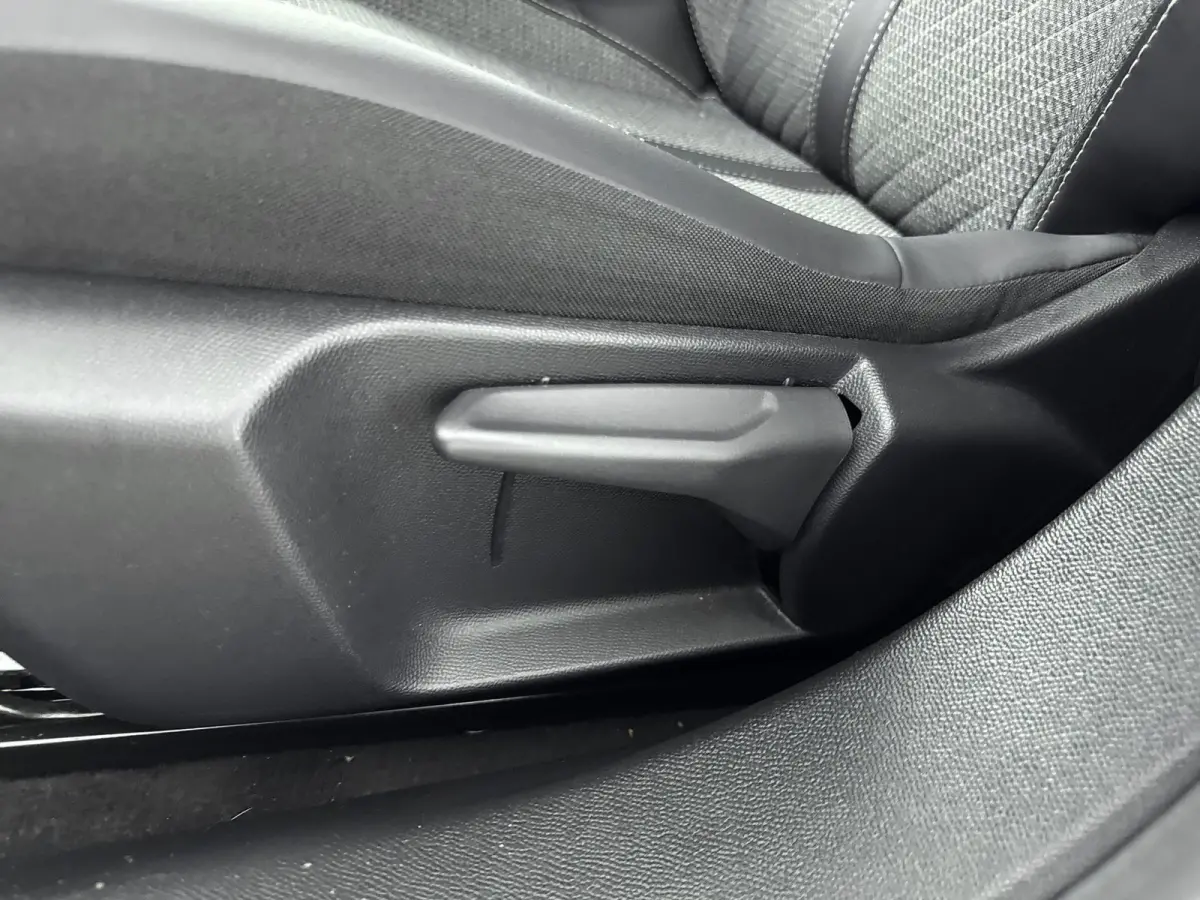 SUV 100pk Allure | Navigatie | Parkeersensoren V+A | Carplay | Rijstrooksensor met Correctie