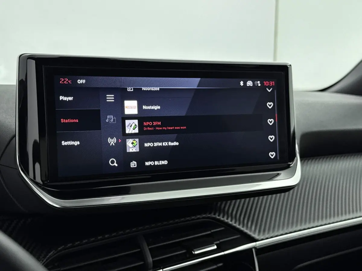 SUV 100pk Allure | Navigatie | Parkeersensoren V+A | Carplay | Rijstrooksensor met Correctie
