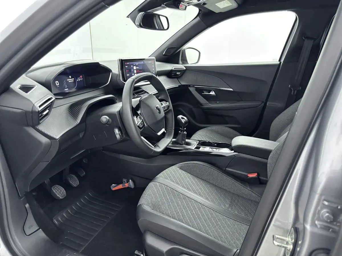 SUV 100pk Allure | Navigatie | Parkeersensoren V+A | Carplay | Rijstrooksensor met Correctie