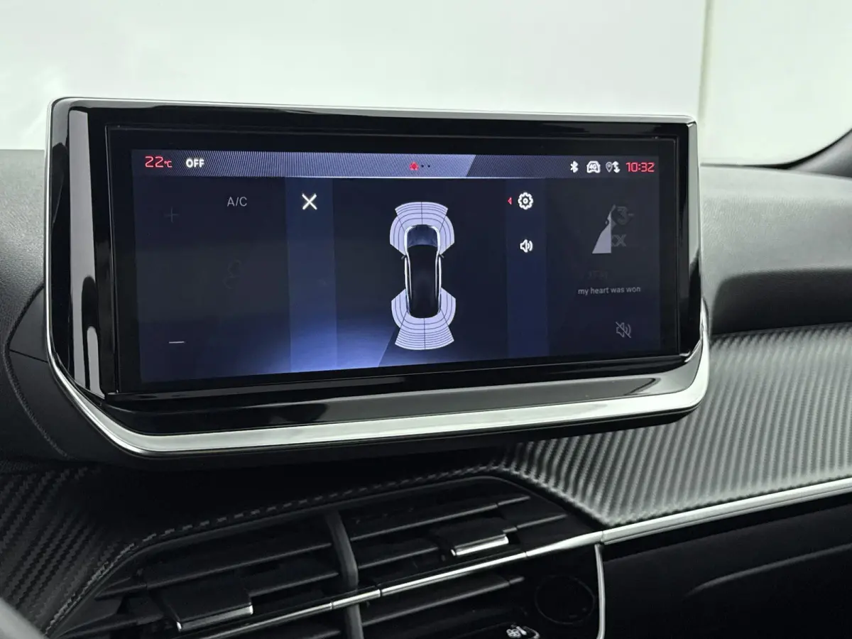 SUV 100pk Allure | Navigatie | Parkeersensoren V+A | Carplay | Rijstrooksensor met Correctie