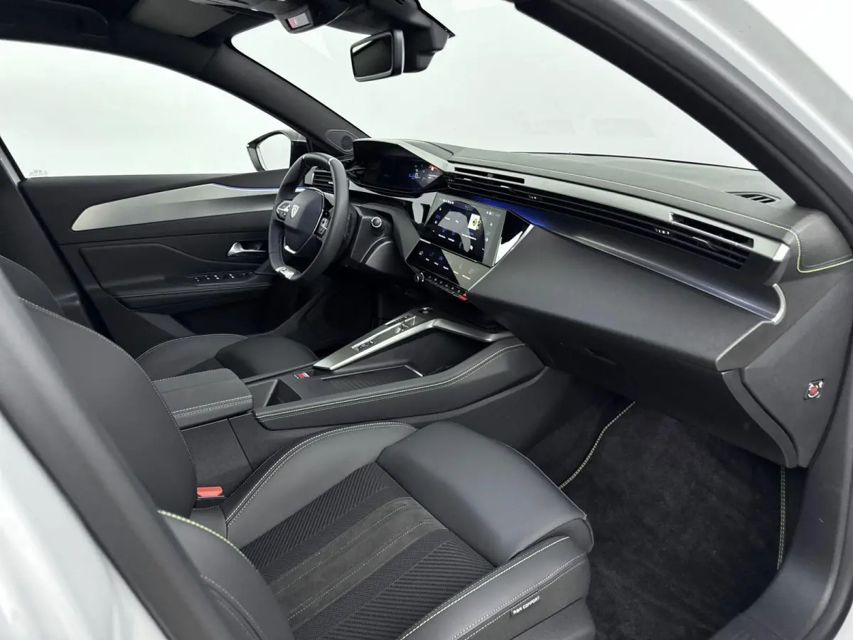 GT Avantage 58 kWh | Trekhaak | Navigatie | Elektrische Achterklep | Camera | Draadloos Carplay | Adaptieve Cruise Control