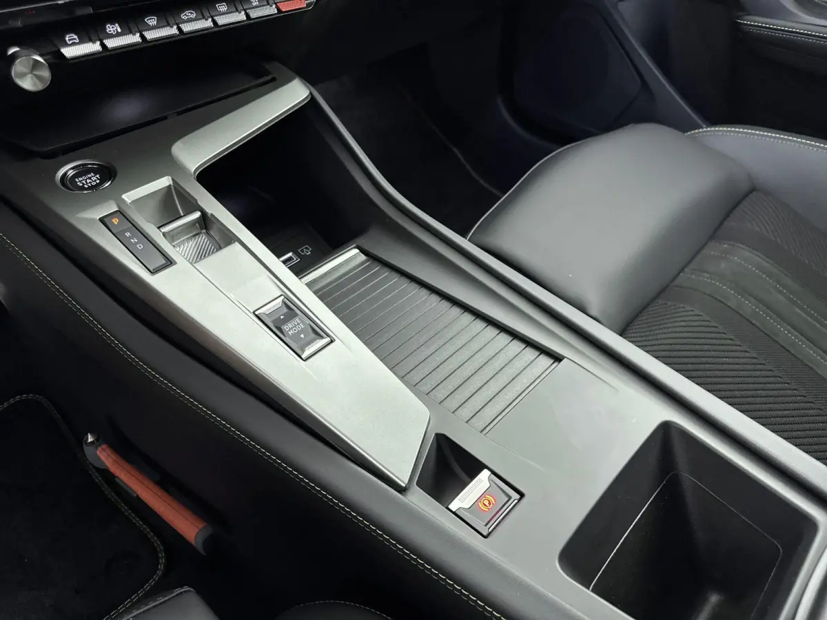 GT Avantage 58 kWh | Trekhaak | Navigatie | Elektrische Achterklep | Camera | Draadloos Carplay | Adaptieve Cruise Control