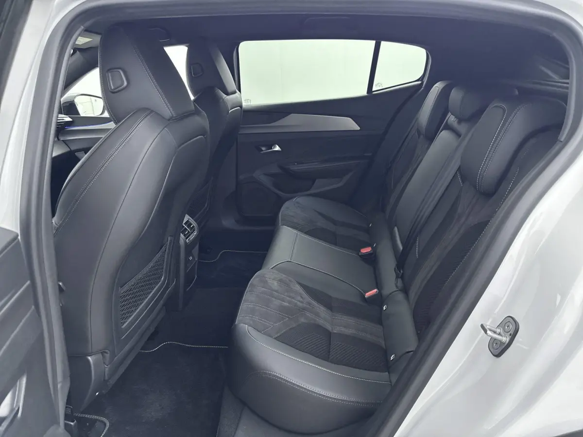 GT Avantage 58 kWh | Trekhaak | Navigatie | Elektrische Achterklep | Camera | Draadloos Carplay | Adaptieve Cruise Control
