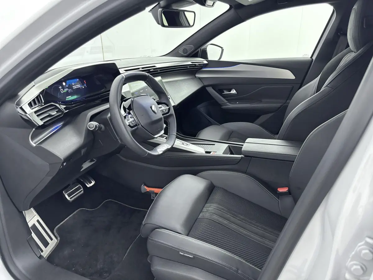 GT Avantage 58 kWh | Trekhaak | Navigatie | Elektrische Achterklep | Camera | Draadloos Carplay | Adaptieve Cruise Control