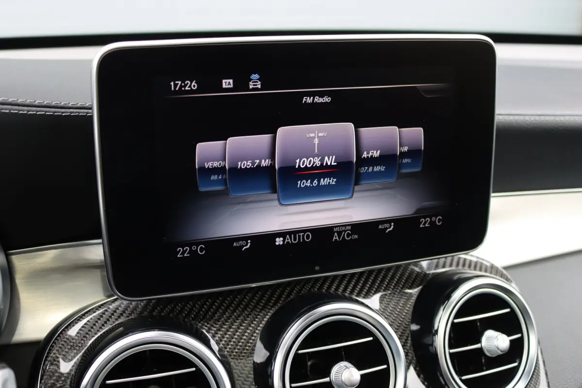 AMG 43 4MATIC | Luchtvering | Distronic+ | Carbon | Memory | Burmester | Panoramadak | HUD | Trekhaak | Nightpakket | Leder | Surround Camera | Keyless Go |