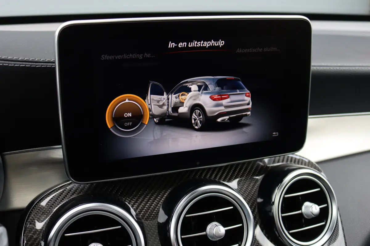 AMG 43 4MATIC | Luchtvering | Distronic+ | Carbon | Memory | Burmester | Panoramadak | HUD | Trekhaak | Nightpakket | Leder | Surround Camera | Keyless Go |