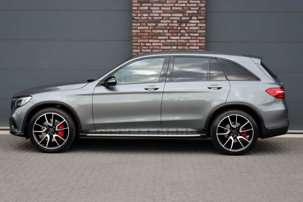 AMG 43 4MATIC | Luchtvering | Distronic+ | Carbon | Memory | Burmester | Panoramadak | HUD | Trekhaak | Nightpakket | Leder | Surround Camera | Keyless Go |