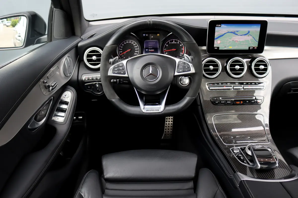AMG 43 4MATIC | Luchtvering | Distronic+ | Carbon | Memory | Burmester | Panoramadak | HUD | Trekhaak | Nightpakket | Leder | Surround Camera | Keyless Go |