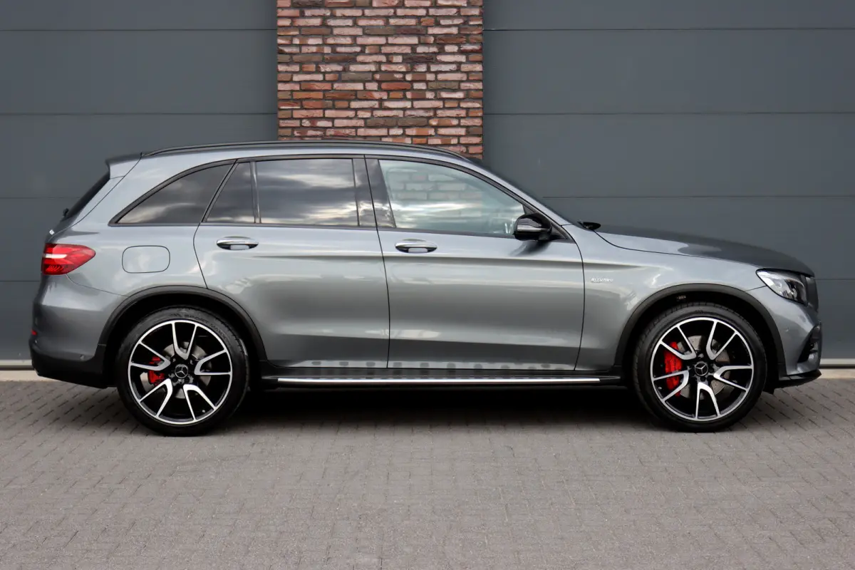 AMG 43 4MATIC | Luchtvering | Distronic+ | Carbon | Memory | Burmester | Panoramadak | HUD | Trekhaak | Nightpakket | Leder | Surround Camera | Keyless Go |