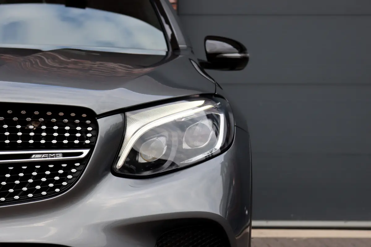 AMG 43 4MATIC | Luchtvering | Distronic+ | Carbon | Memory | Burmester | Panoramadak | HUD | Trekhaak | Nightpakket | Leder | Surround Camera | Keyless Go |