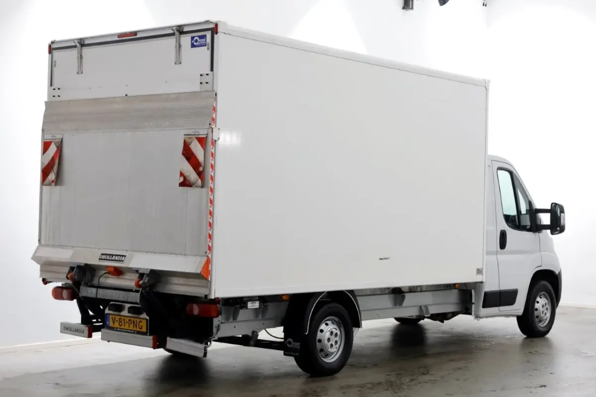2.2D 140pk Bakwagen met laadklep 1.060kg laadvermogen 06-2024