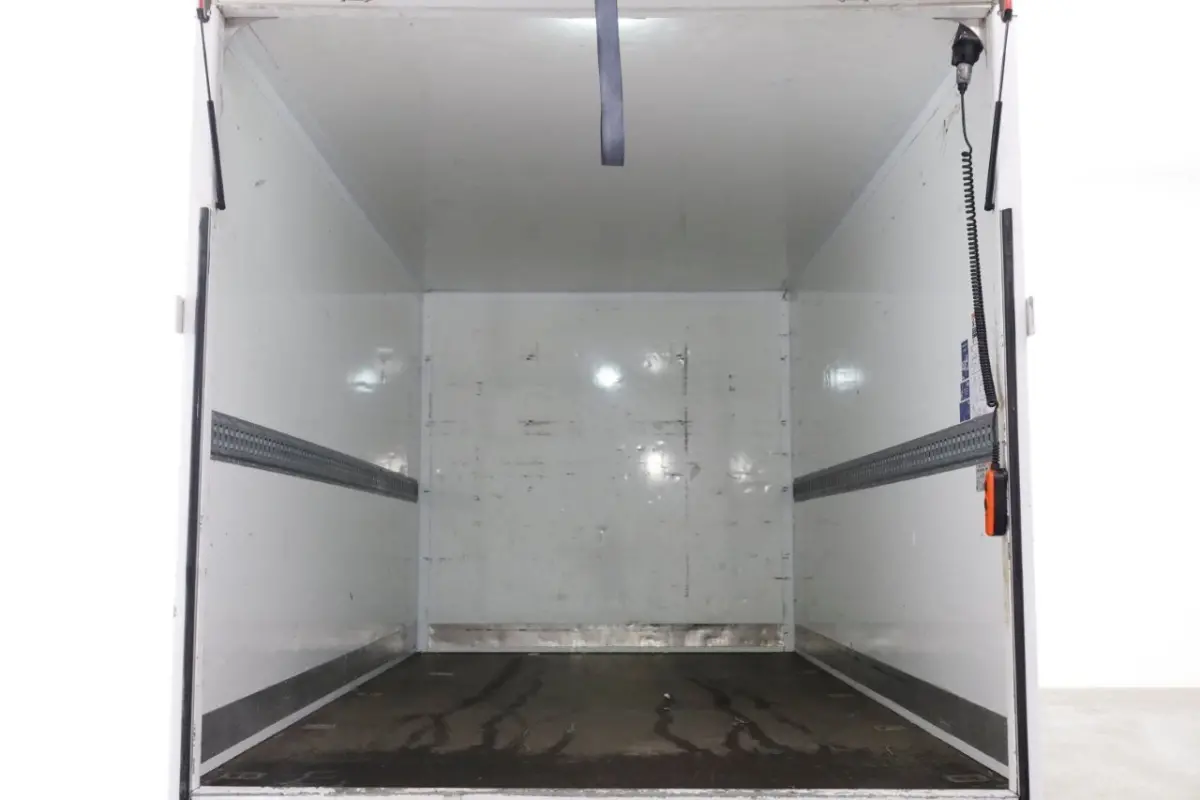 2.2D 140pk Bakwagen met laadklep 1.060kg laadvermogen 06-2024