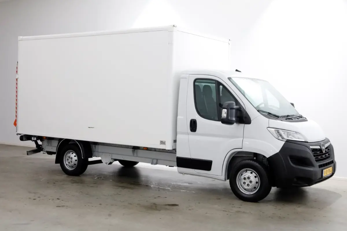 2.2D 140pk Bakwagen met laadklep 1.060kg laadvermogen 06-2024