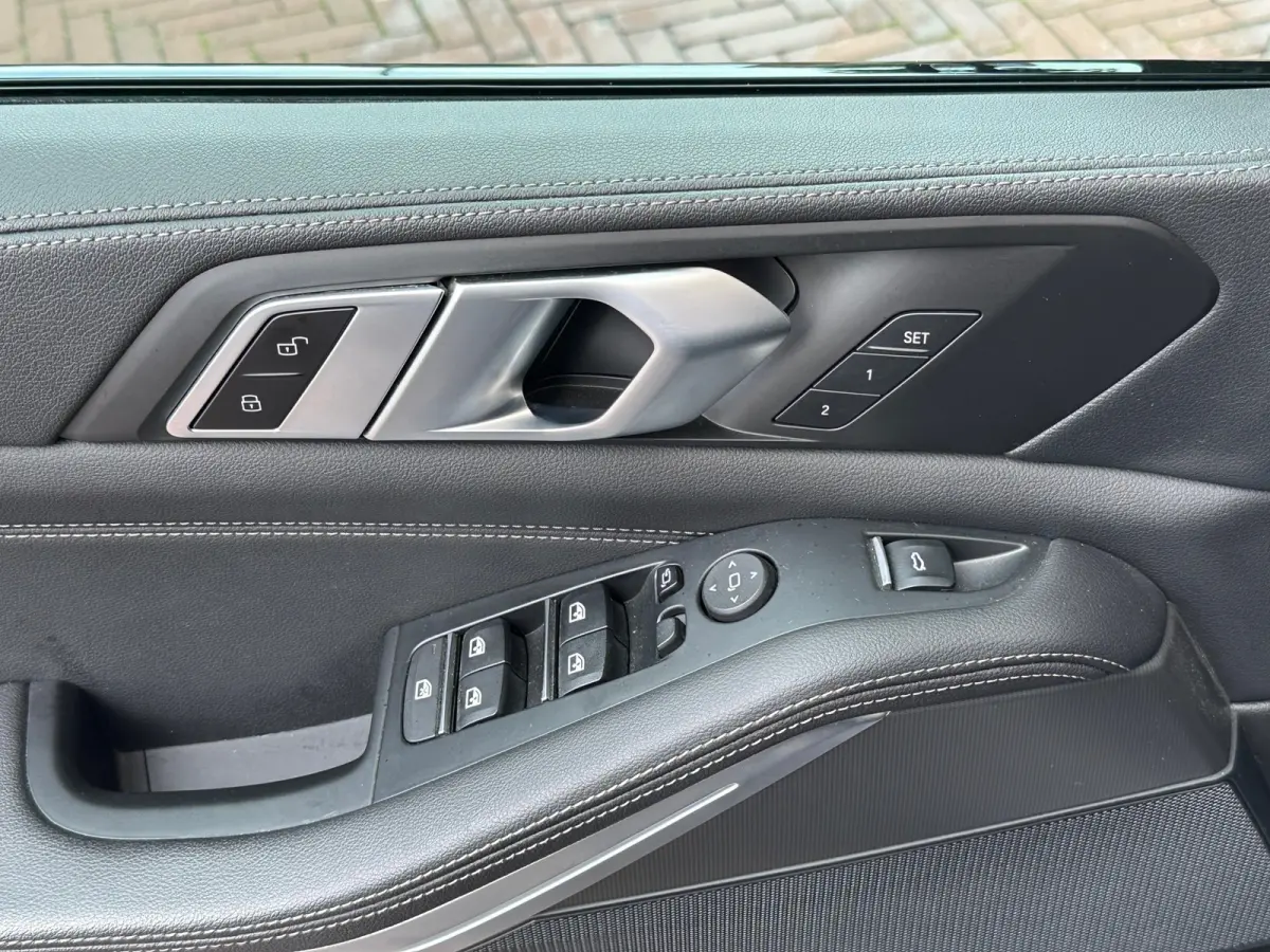 XDrive45e High Executive M-Pakket Camera Carplay Pano