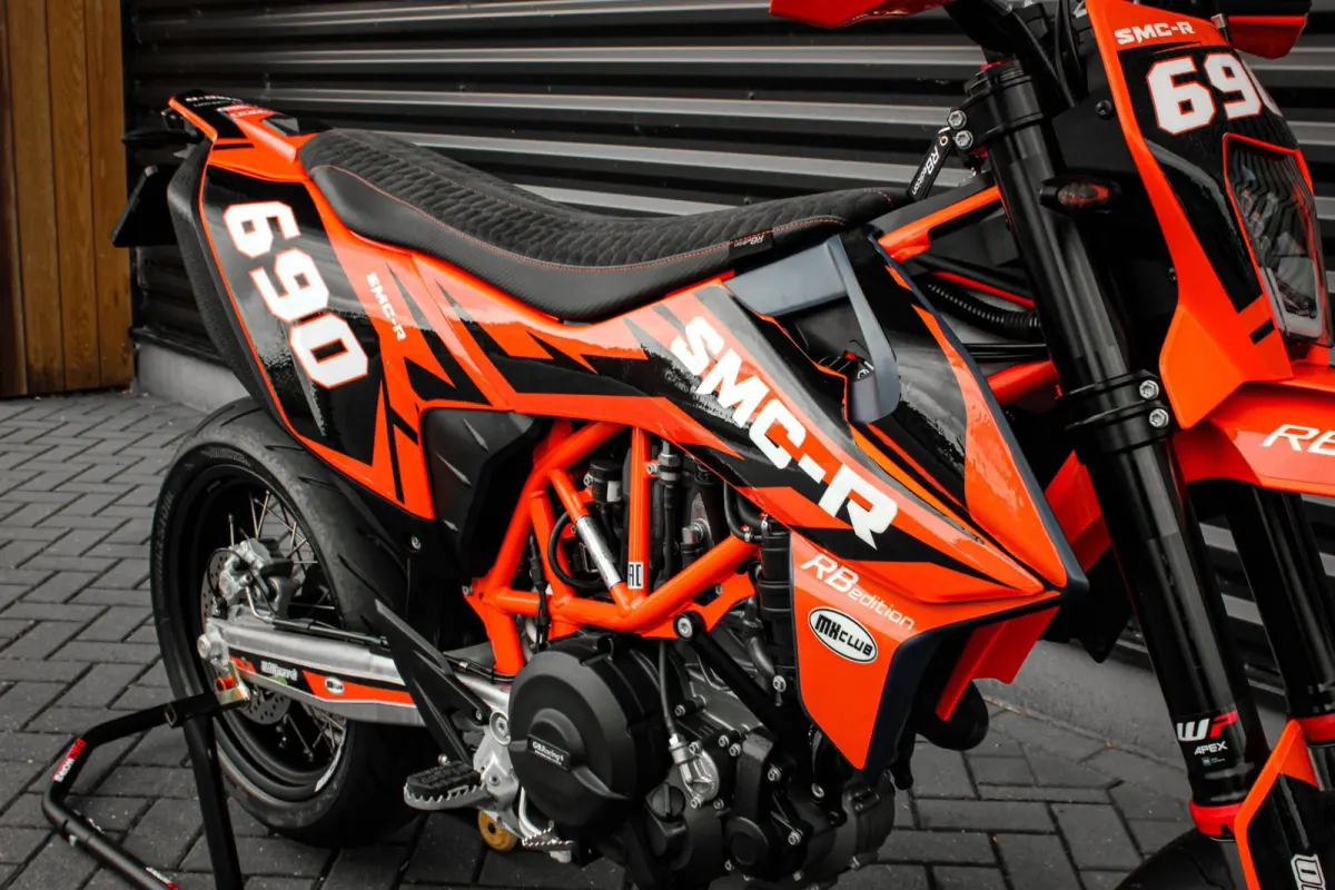 Tour KTM Tour SUPERMOTO / 1DKM / 1STE EIGENAAR / 75PK / NIEUWSTAAT / SPECIAL RB-EDITION