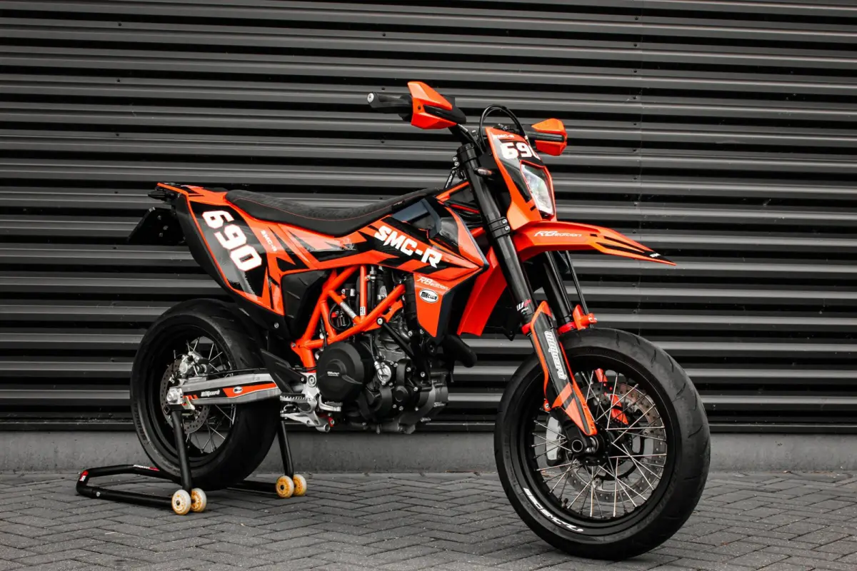 Tour KTM Tour SUPERMOTO / 1DKM / 1STE EIGENAAR / 75PK / NIEUWSTAAT / SPECIAL RB-EDITION