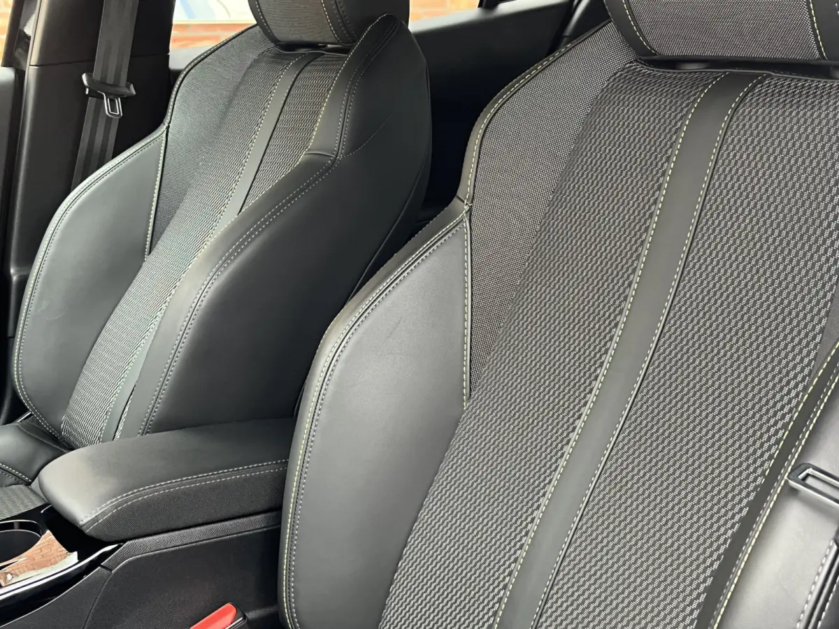 Hybrid Automaat 145 GT | Camera voor + achter | Keyless | Carplay/Android Auto | 8 jaar We Care garantie |