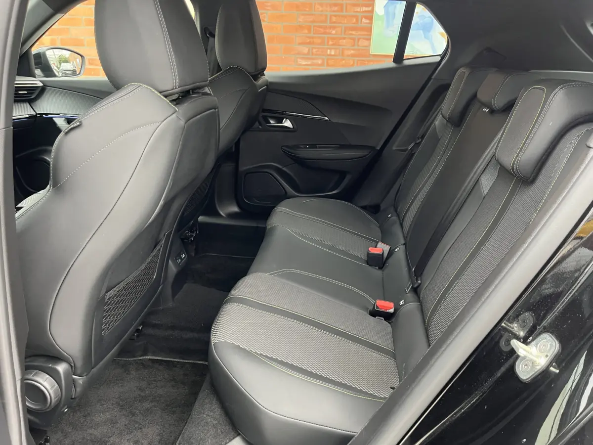 Hybrid Automaat 145 GT | Camera voor + achter | Keyless | Carplay/Android Auto | 8 jaar We Care garantie |
