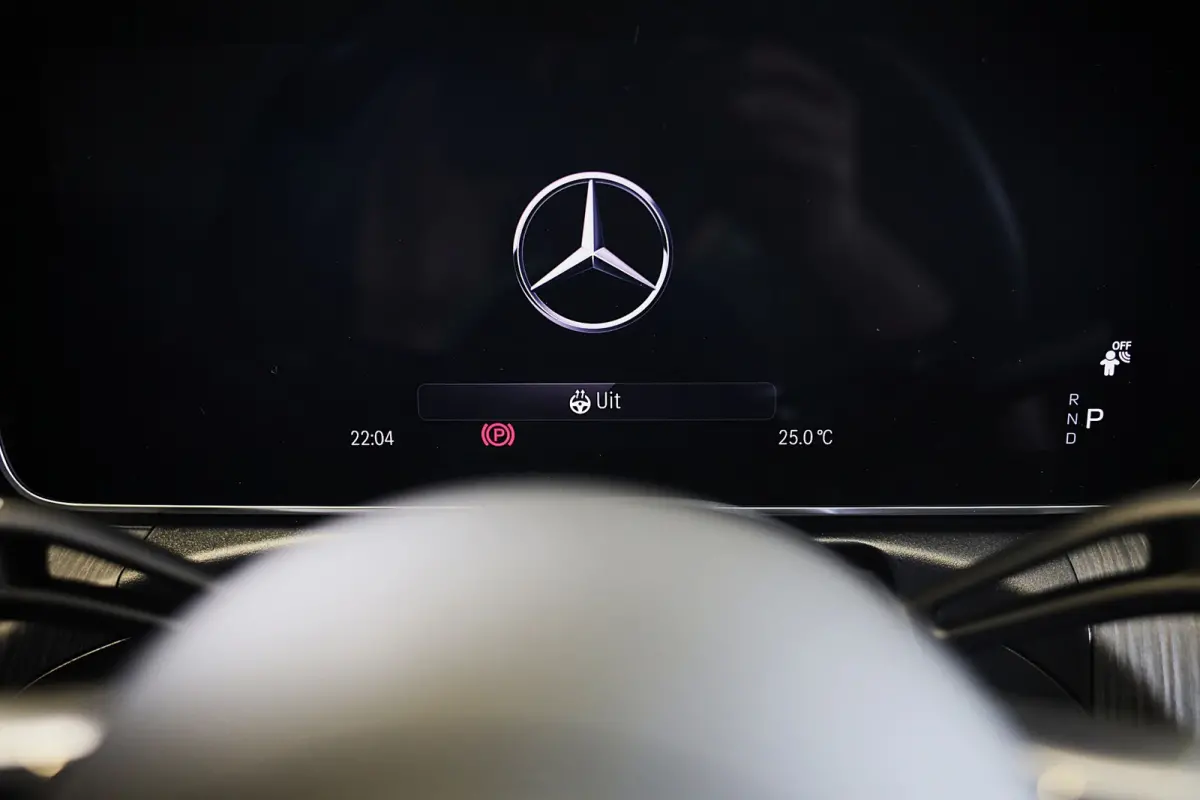 300 e AMG 53 Look / Head Up / 360 Camera / Acc / Lane Assist / Dode Hoek / Elek Stoelen / Memory / Pano