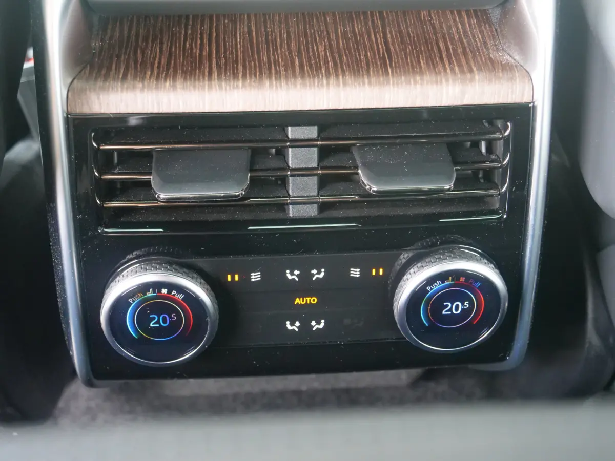 3.0 P550e Autobiography | head-up | panorama | massage..