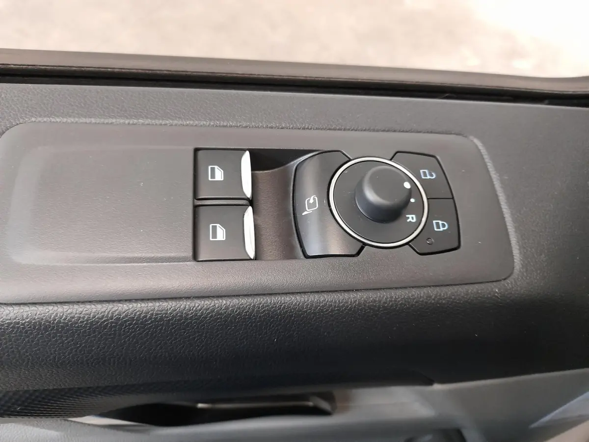320 2.0 TDCI L2H1 Limited Automaat Airco Navigatie Cruise control Trekhaak