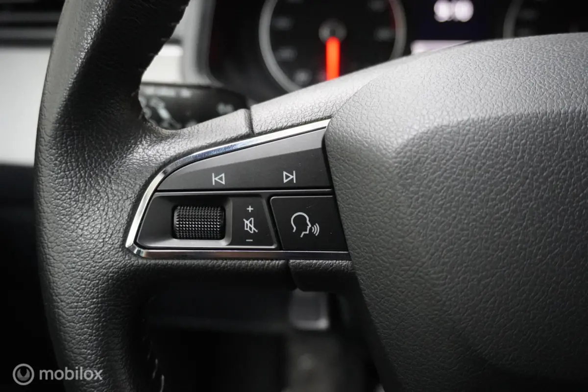 1.0 TSI Style Business Intense