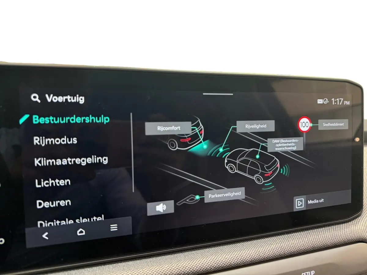 Plus Advanced 58.3 kWh Schuifdak | Climate control | Stoel + stuurverwarming | PDC voor en achter | ACC