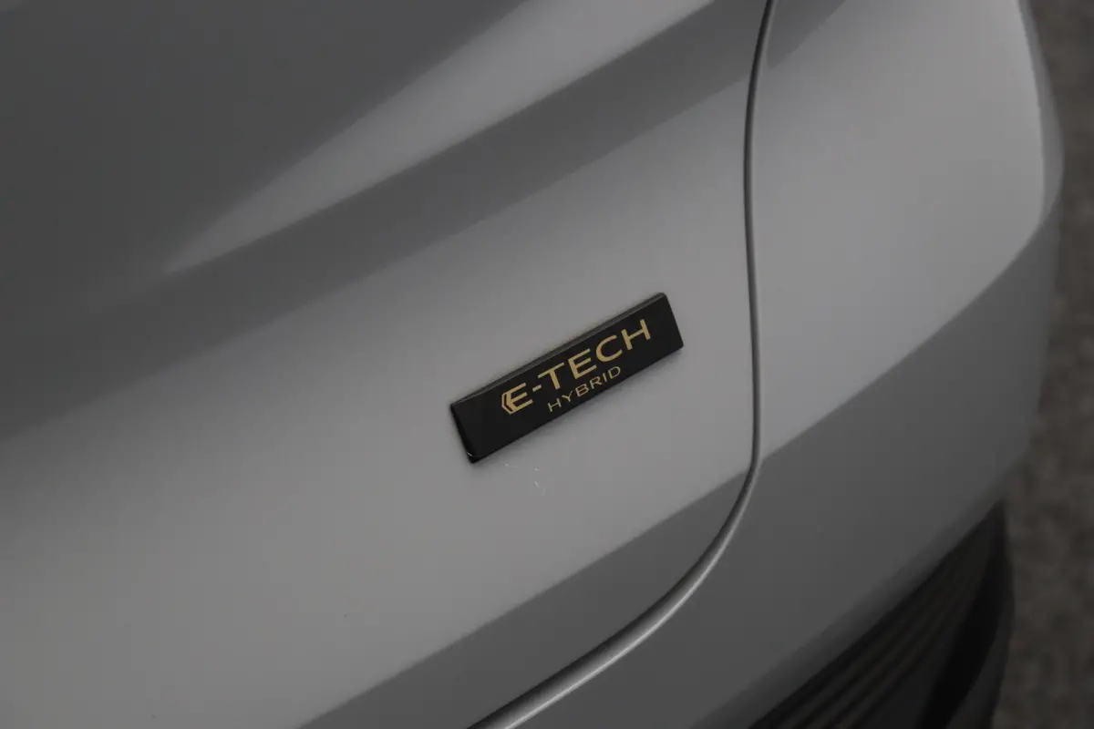 E-Tech full hybrid 145pk techno | Achteruitrijcamera | Apple carplay | Android Auto | Navigatie |