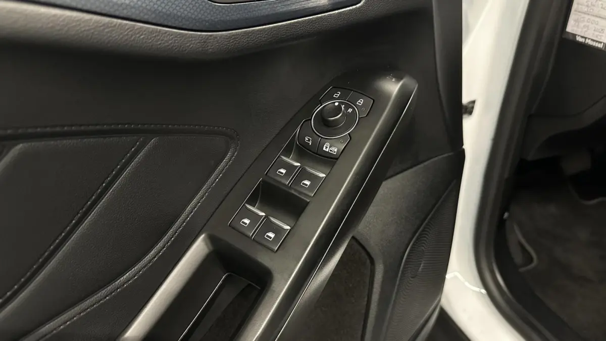 1.5 EcoBoost ST Line active X Business TREKHAAK CAMERA LM NAVI CRUISE CARPLAY.