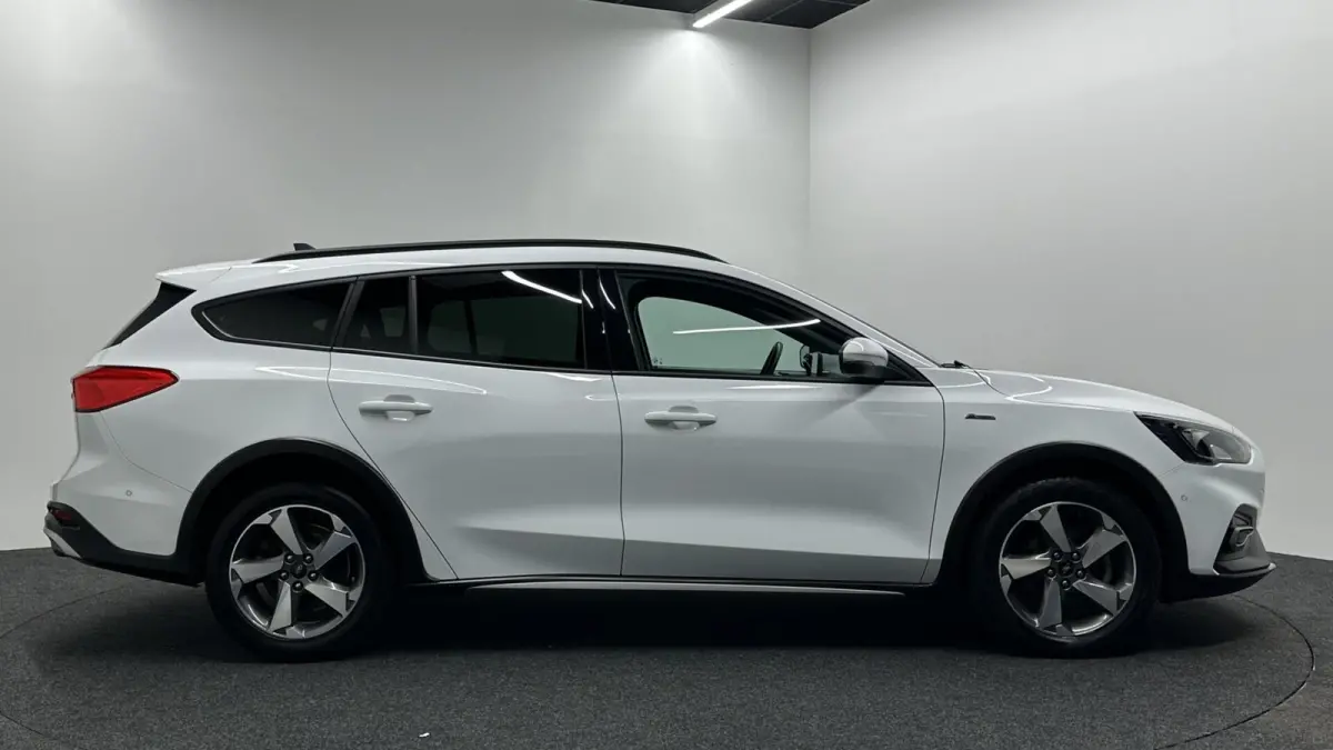 1.5 EcoBoost ST Line active X Business TREKHAAK CAMERA LM NAVI CRUISE CARPLAY.