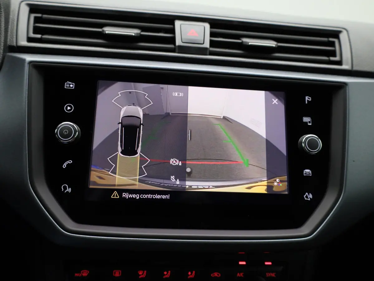 1.0 TSI Style Business Intense | ACHTERUITRIJCAMERA | APPLE CARPLAY - ANDROID AUTO | TREKHAAK | CLIMATE CONTROL | KEYLESS | CRUISE CONTROL |